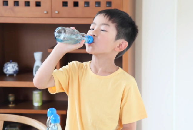 孩子误服清洁剂后狂灌蛋清有用吗(蛋清可以稀释清洁剂吗) 孩子误服清洁剂后狂灌蛋清有用吗(蛋清可以稀释清洁剂吗)