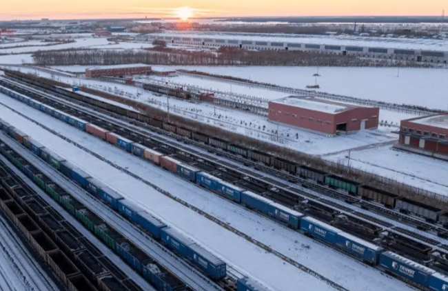 中欧班列中通道通行量创历史新高！今年中欧班列中通道通行量突破3500