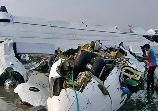 美海军开始打捞南海坠毁的军机 美军坠毁在南海的2架战机还没捞起来