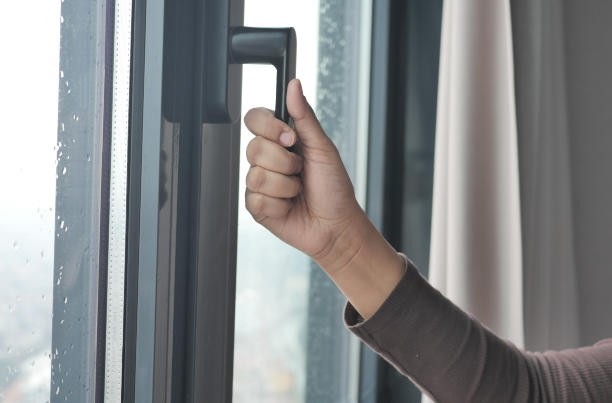 冬季室内如何有效通风?2025年冬季避免冷风直吹的短时多次通风法 冬季室内如何有效通风?2025年冬季避免冷风直吹的短时多次通风法