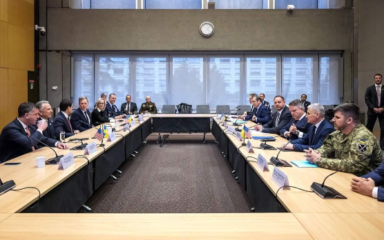 美乌发布联合声明 美乌就“28点”新计划举行会谈 美乌发布联合声明 美乌就“28点”新计划举行会谈