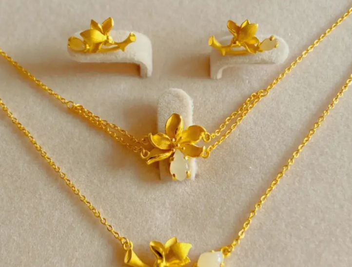 廉价合金首饰镉元素超标9000多倍(这些首饰戴久了有害健康)