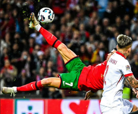 C罗惊世倒钩闪耀沙特赛场(40岁C罗精彩倒钩破门) C罗惊世倒钩闪耀沙特赛场(40岁C罗精彩倒钩破门)