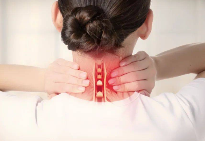 颈椎病冬季如何养护？2025年冬季颈椎保暖与康复锻炼