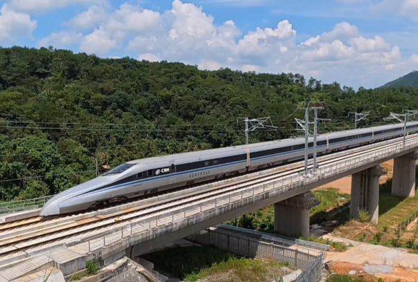 广湛高铁今日正式启动试运行 广湛高铁设计行车速度350公里/小时
