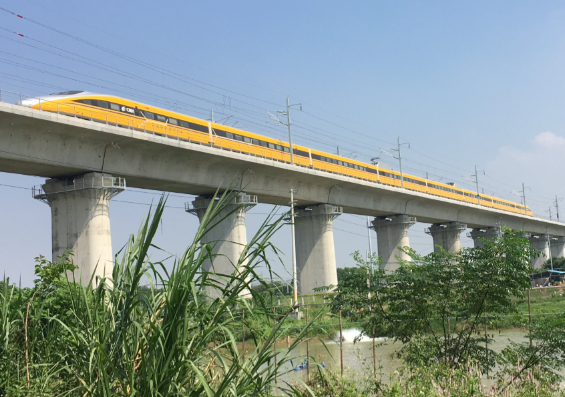 广湛高铁今日正式启动试运行 广湛高铁设计行车速度350公里/小时