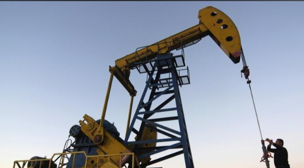 25日伦敦布伦特原油收于每桶62.48美元 纽交所1月交货轻质原油价格下跌1.51% 25日伦敦布伦特原油收于每桶62.48美元 纽交所1月交货轻质原油价格下跌1.51%