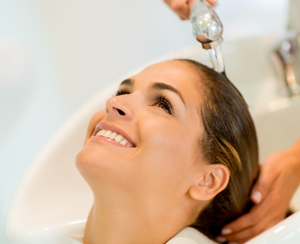 冬季头发干燥易脱落？2025年冬季养发护发的洗护指南