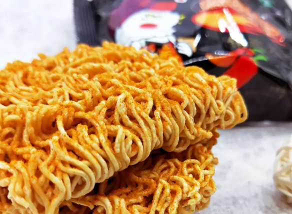 吃超辣火鸡面容易十二指肠穿孔吗?吃火鸡面会导致肠穿孔吗? 吃超辣火鸡面容易十二指肠穿孔吗?吃火鸡面会导致肠穿孔吗?