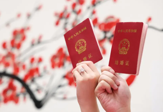 四川官宣:婚假由5日延到20日 四川依法登记的夫妻享受婚假二十日