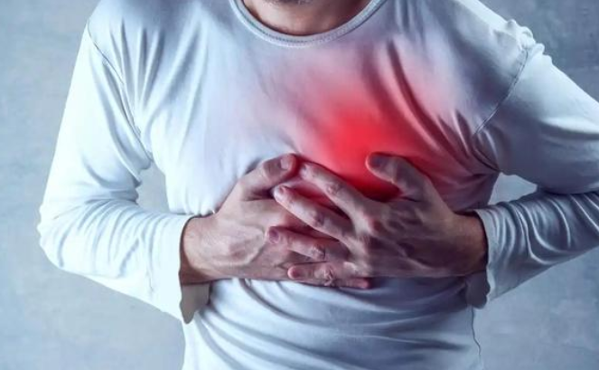 睡觉突然抖一下是缺钙吗(睡觉抖一下是身体在求救吗)