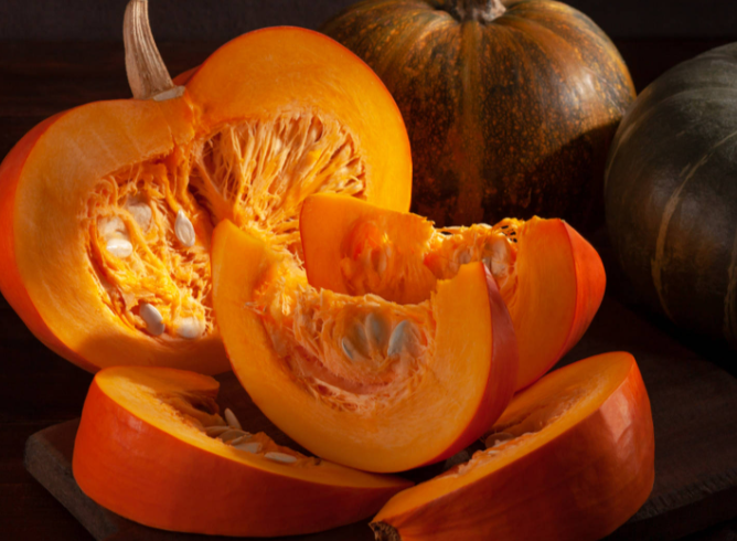 冬季吃南瓜有什么功效？2025年冬季南瓜的养生吃法推荐
