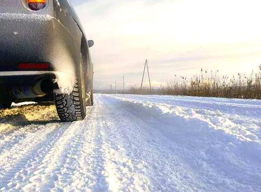 冬季雪天出行如何预防跌倒？2025年冬季雪天出行防滑技巧指南