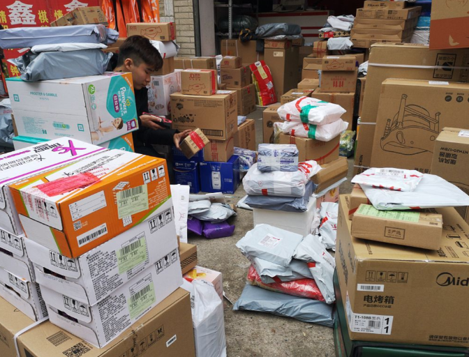 我国快递年业务量首超1800亿件！我国快递年业务量单日最高7.77亿件