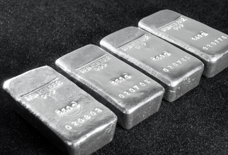 白银价格再创历史新高，白银价格今年涨幅超90%跑赢黄金