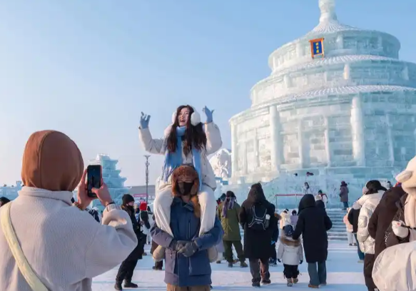 万亿冰雪经济“上新” 解锁新玩法 我国冰雪产业规模即将突破万亿元大关 万亿冰雪经济“上新” 解锁新玩法 我国冰雪产业规模即将突破万亿元大关