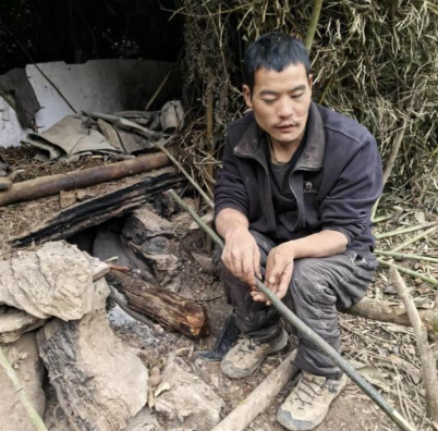 张家界荒野求生赛人气选手“刀疤哥”退赛！ 张家界荒野求生决赛还剩10人