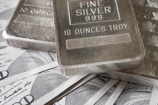 白银又迎来了上涨一举突破58美元/盎司！白银新高狂欢下“暗流”涌动