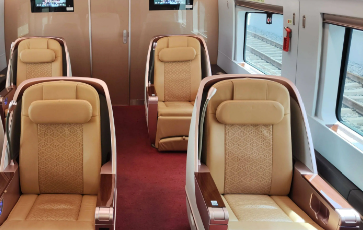 12306回应取消靠窗选座(AF座两侧的“窗”字没了)