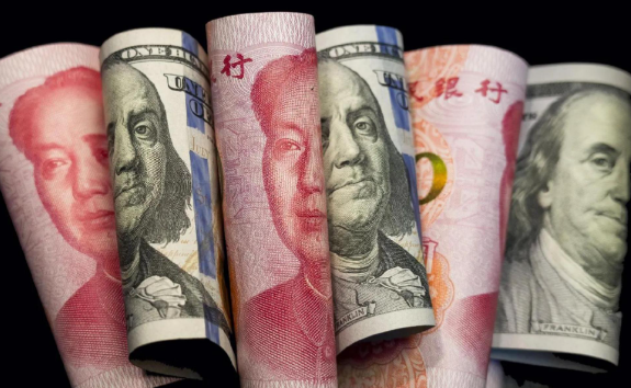 人民币升值创近一年新高 美元兑离岸人民币汇率突破7.057