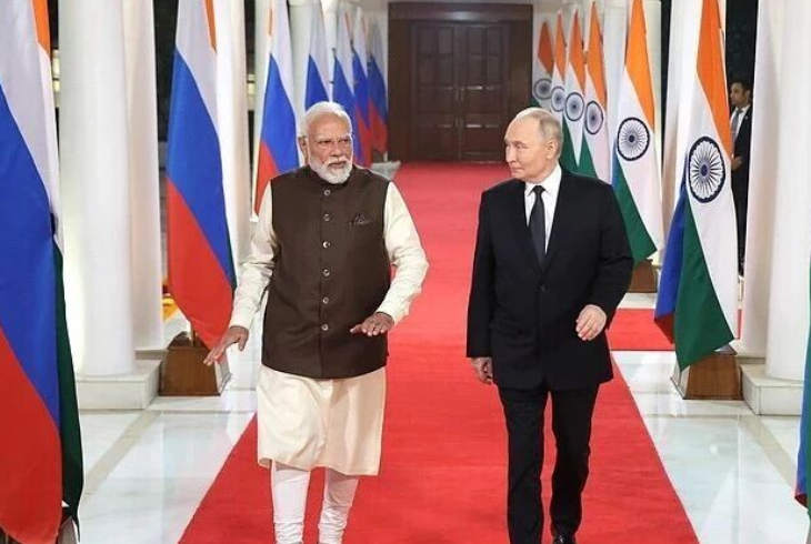 普京对印度进行国事访问 莫迪亲自在机场迎接普京