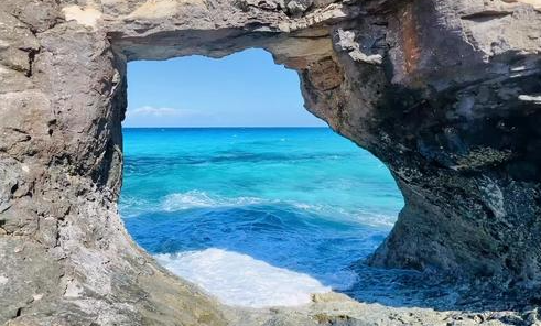 女子在埃及景区拍照突遭巨浪卷入海中 女子景区拍照被巨浪卷走多处擦伤 女子在埃及景区拍照突遭巨浪卷入海中 女子景区拍照被巨浪卷走多处擦伤