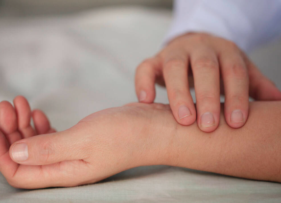 水冲脉常见于什么病 孕妇出现水冲脉象应该如何应对