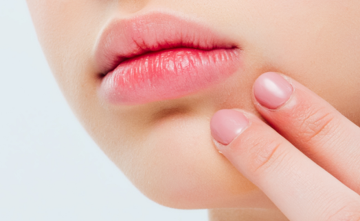 冬季嘴唇干裂如何护理？冬季嘴唇干裂科学护理方案2025
