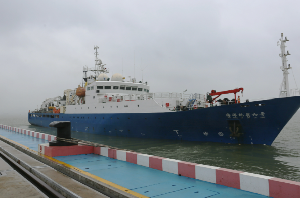 海洋地质六号科考船完成首次太平洋深渊电磁剖面测量 海洋地质六号科考船完成第15航次第二航