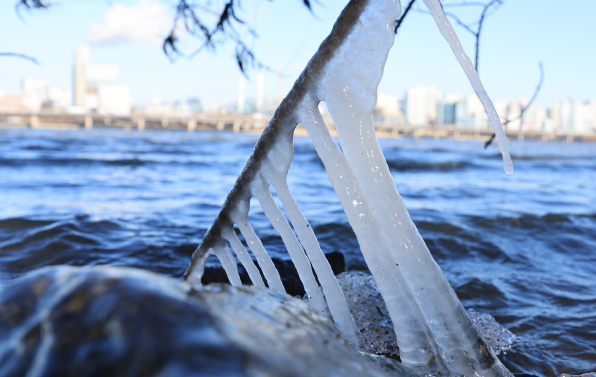 寒潮来袭!多地气温将创下半年来新低 冷空气南下这些地方流感风险上升