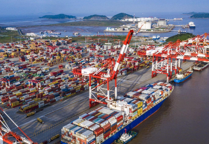 上海港提前突破5000万标箱 上海港全年吞吐量有望再创新高