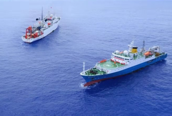 海洋地质六号科考船完成首次太平洋深渊电磁剖面测量 海洋地质六号科考船完成第15航次第二航