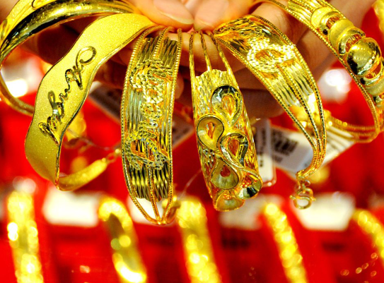 国内多家品牌金饰克价上涨 黄金期价收于每盎司4224.7美元