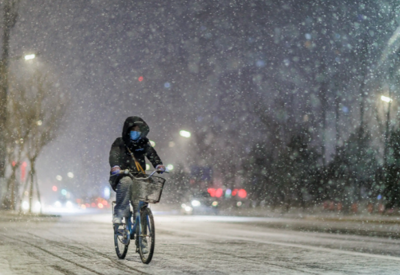 北京延庆、房山等区已飘起雪花 直击华北黄淮入冬最强雨雪现场 北京延庆、房山等区已飘起雪花 直击华北黄淮入冬最强雨雪现场