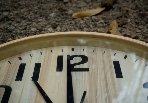 神经科学证实"时间过得越来越快"并非错觉，而是大脑的自然变化机制