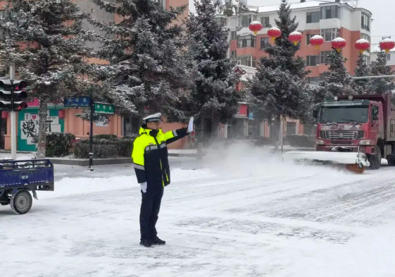 北京延庆、房山等区已飘起雪花 直击华北黄淮入冬最强雨雪现场 北京延庆、房山等区已飘起雪花 直击华北黄淮入冬最强雨雪现场