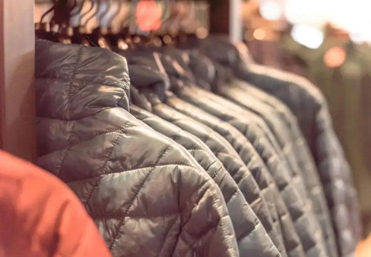 女子买千元羽绒服穿1天变吸油服,这4件“坑人”羽绒服再便宜也别买! 女子买千元羽绒服穿1天变吸油服,这4件“坑人”羽绒服再便宜也别买!