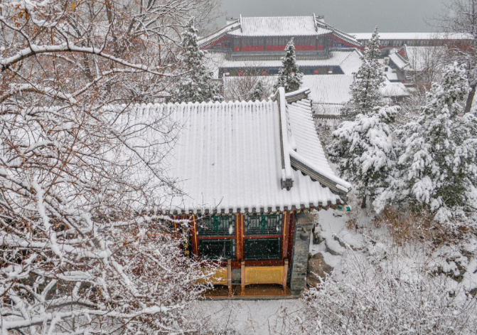 北京门头沟飘起鹅毛大雪,北京延庆、房山等区已飘起雪花 北京门头沟飘起鹅毛大雪,北京延庆、房山等区已飘起雪花