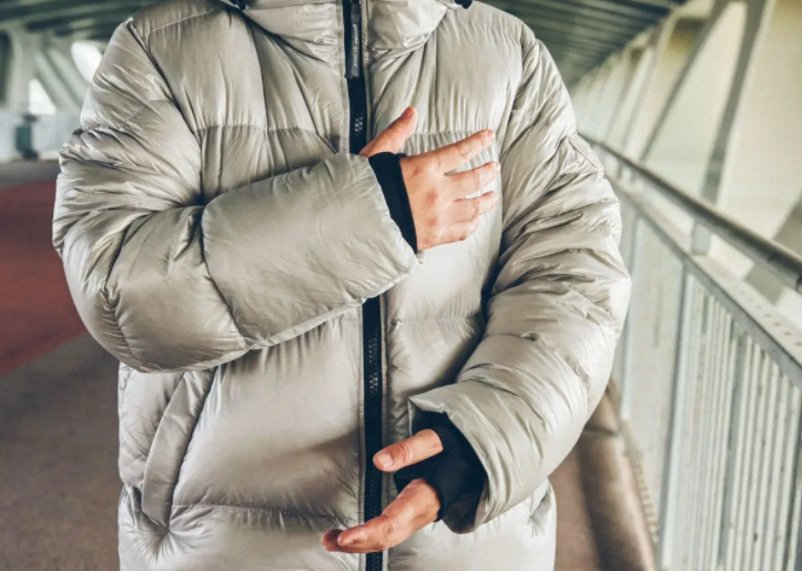 女子买千元羽绒服穿1天变吸油服,这4件“坑人”羽绒服再便宜也别买! 女子买千元羽绒服穿1天变吸油服,这4件“坑人”羽绒服再便宜也别买!