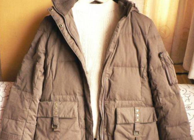 女子买千元羽绒服穿1天变吸油服,这4件“坑人”羽绒服再便宜也别买! 女子买千元羽绒服穿1天变吸油服,这4件“坑人”羽绒服再便宜也别买!