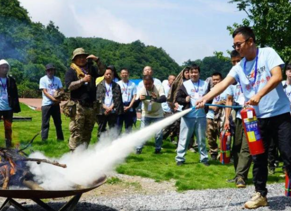 张家界荒野赛8人平分48万奖金 张家界荒野求生赛提前结束 张家界荒野赛8人平分48万奖金 张家界荒野求生赛提前结束