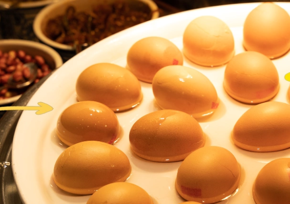 凭煮蛋涨粉350万? “蛋神”教大家用手机补光灯挑鸡蛋