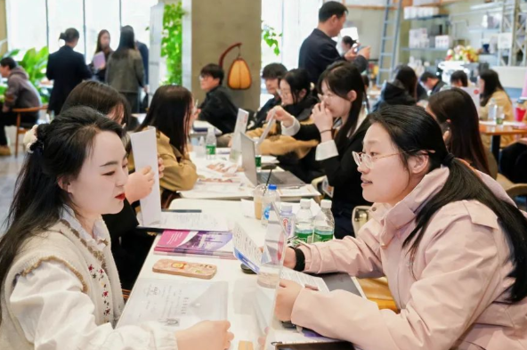 上海试点生育友好岗:每年多3天带薪假 上海试点生育友好岗不设打卡考勤 上海试点生育友好岗:每年多3天带薪假 上海试点生育友好岗不设打卡考勤