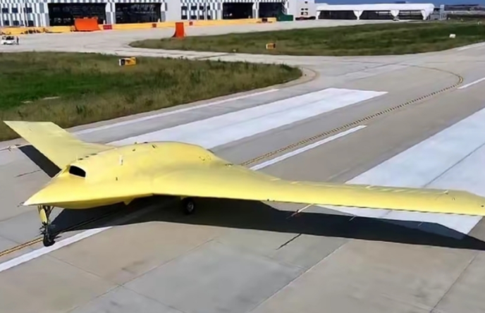 我国新型无人机彩虹-7成功首飞,全球顶级隐形无人机彩虹-7长啥样?