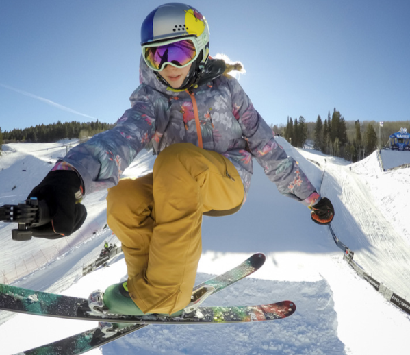 防风滑雪裤配羽绒马甲运动保暖（滑雪裤的冬日运动穿搭2025）