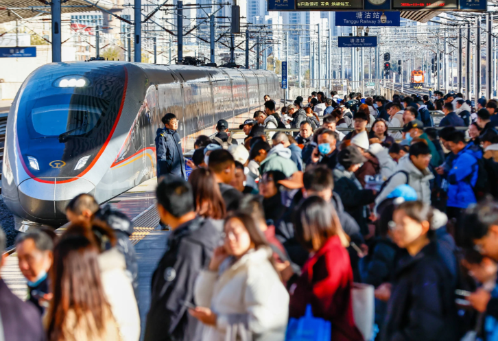 全国铁路发送旅客42.8亿人次，全国铁路发送旅客人次同比增长6.6%