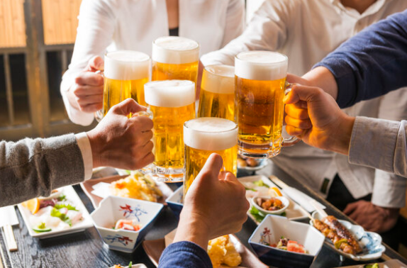 误将工业酒精当白酒喝怎么急救?如何预防工业酒精中毒?