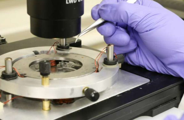 美国团队研制全球最小全自主可编程机器人 全球最小全自主可编程机器人尺寸小于1毫米 美国团队研制全球最小全自主可编程机器人 全球最小全自主可编程机器人尺寸小于1毫米