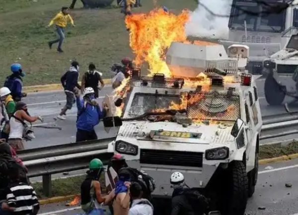 美国向委内瑞拉周边派装备！委内瑞拉防长称绝不投降