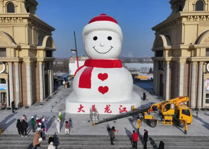 哈尔滨大雪人原来是挖出来的,挖出来的哈尔滨大雪人长啥样? 哈尔滨大雪人原来是挖出来的,挖出来的哈尔滨大雪人长啥样?